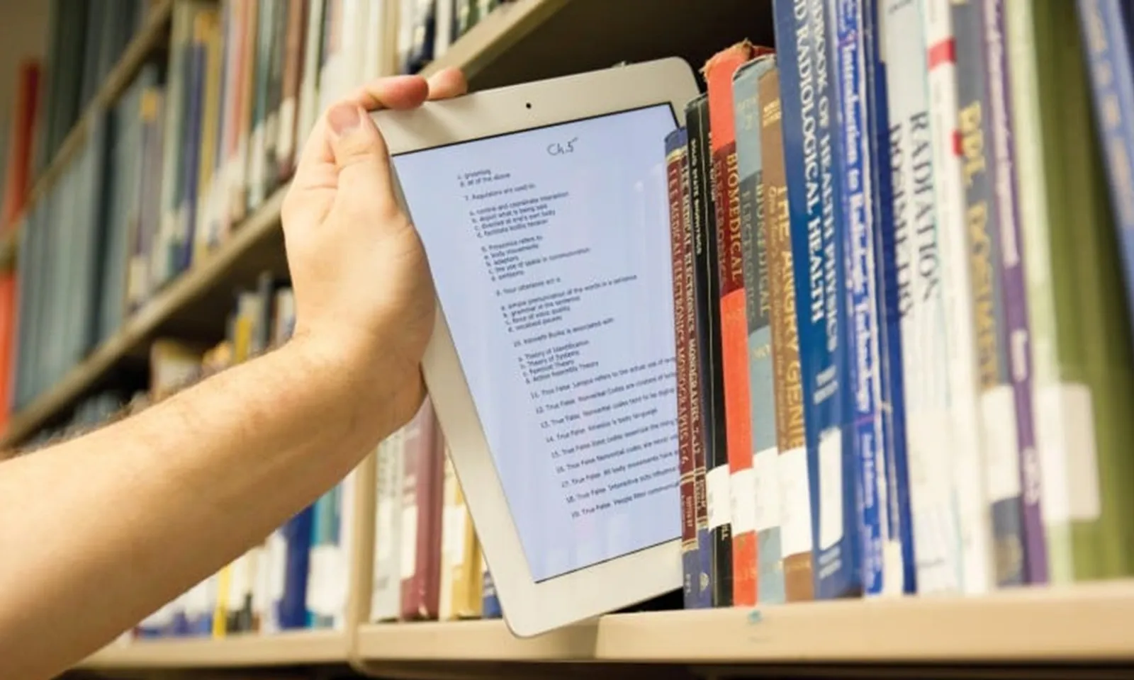 Nhật Bản chính thức áp dụng sách giáo khoa điện tử