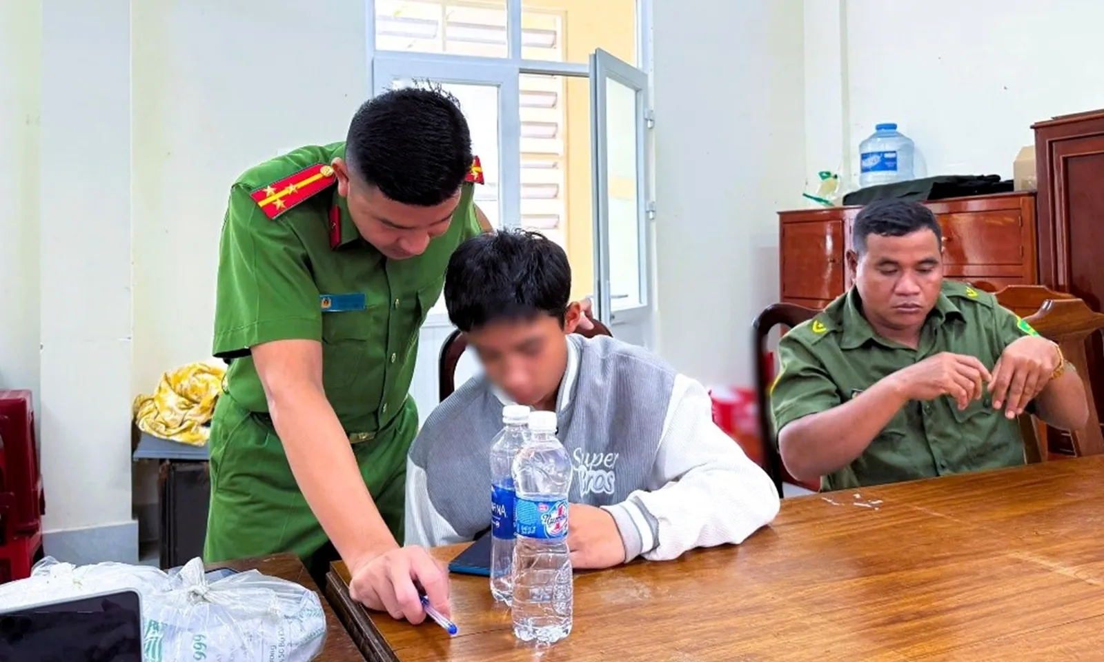 Bắt thanh niên 18 tuổi xâm hại bé gái 12 tuổi