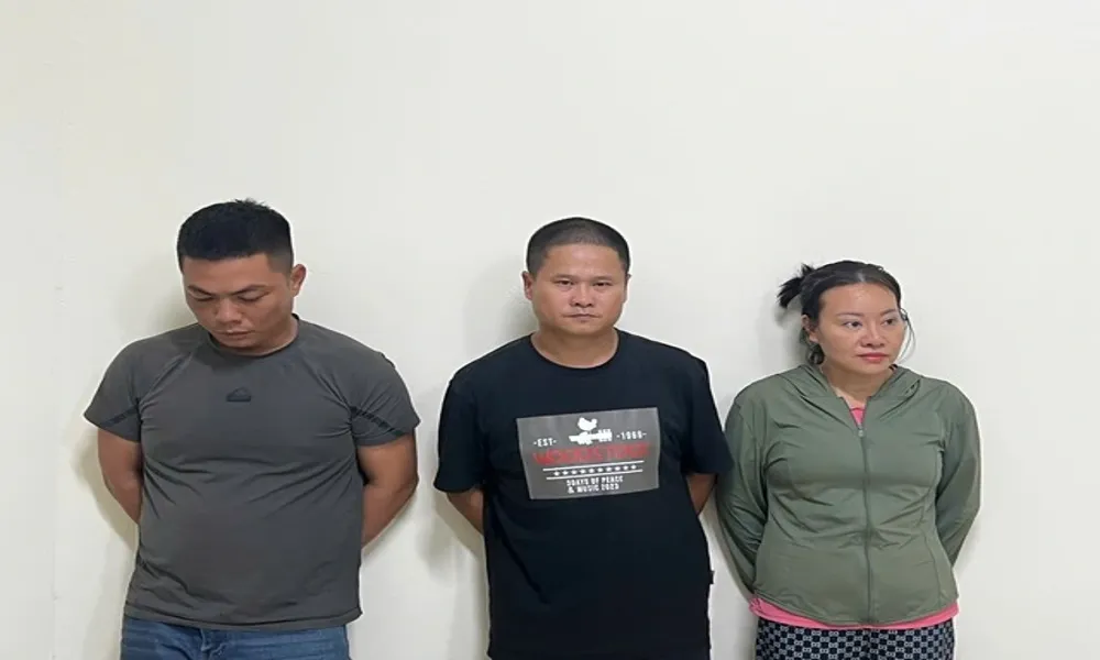 Vợ chồng lập công ty “ma”, bí mật đổ thải bẩn ra sông Tô Lịch