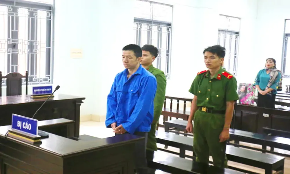 Tài xế xe khách truy đuổi xe tải, tông chết người đi đường, lĩnh án tù