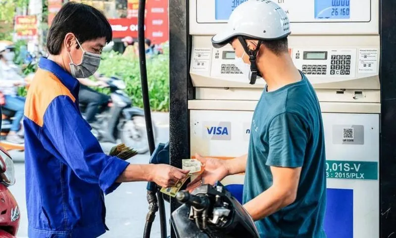 Dự báo giá xăng giảm gần 500 đồng/lít 