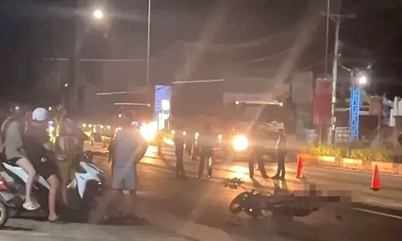 Xe khách va chạm xe máy, hai người thương vong