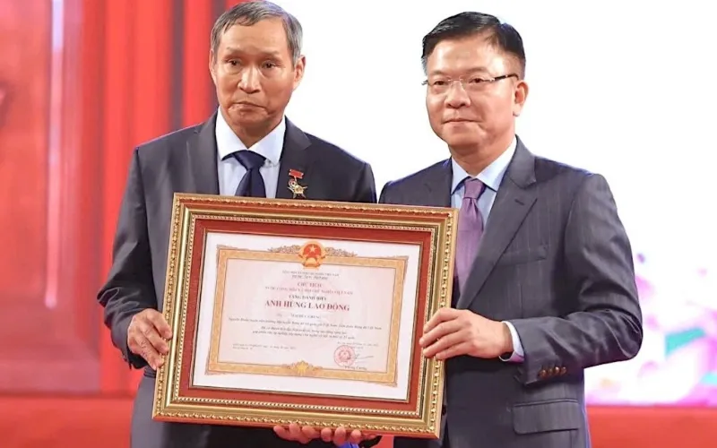 HLV Mai Đức Chung được phong tặng danh hiệu Anh hùng Lao động theo quyết định số 149/QĐ-CTN. Ảnh: Cổng TTĐT Bộ VHTTDL.
