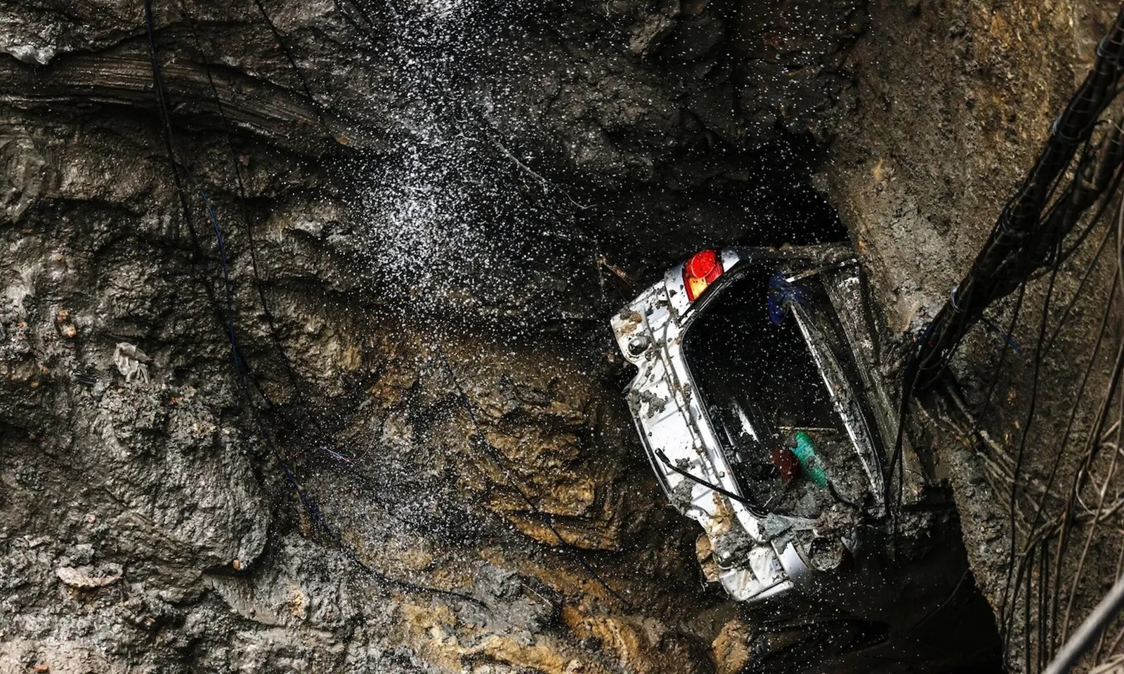 Mất một năm để sửa chữa hố tử thần khổng lồ tại trung tâm  Bangkok