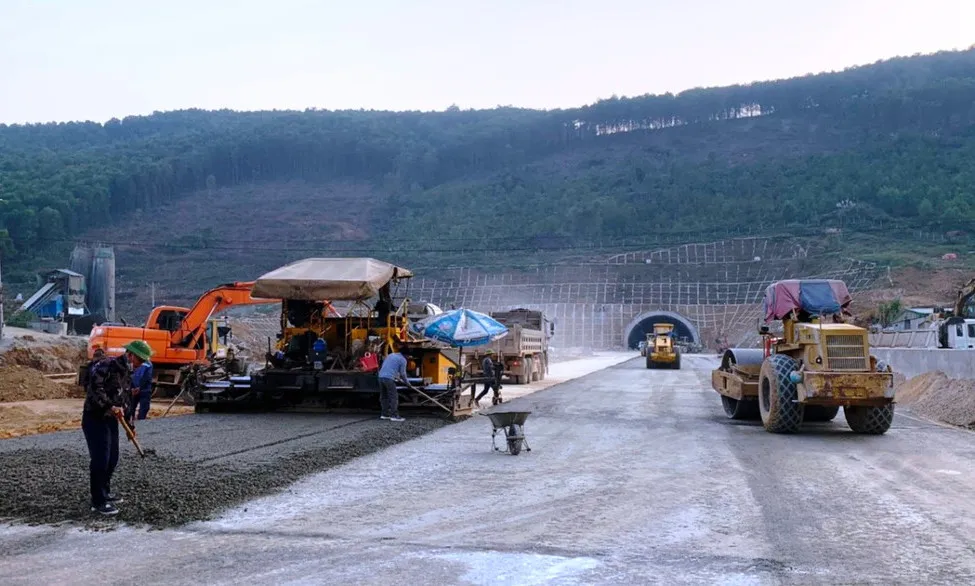 Nhiều dự án giao thông trọng điểm chậm tiến độ, nguy cơ khó hoàn thành kế hoạch 2025