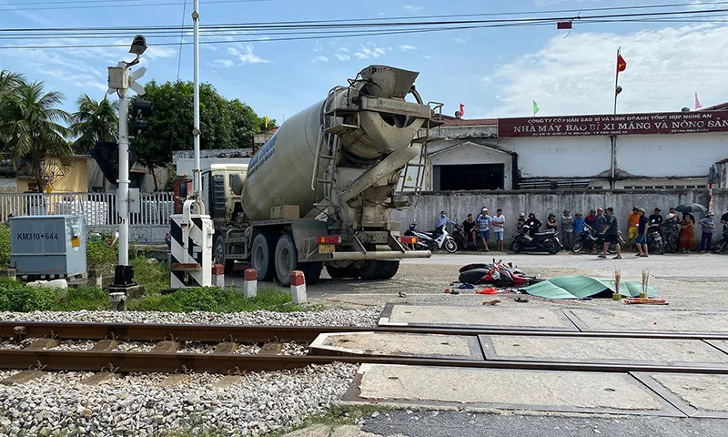 Xe bồn đụng xe máy, hai phụ nữ đi xe máy tử vong