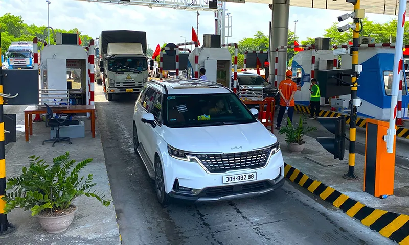 Vẫn còn 2,8 triệu ô tô chưa chuyển đổi tài khoản thu phí