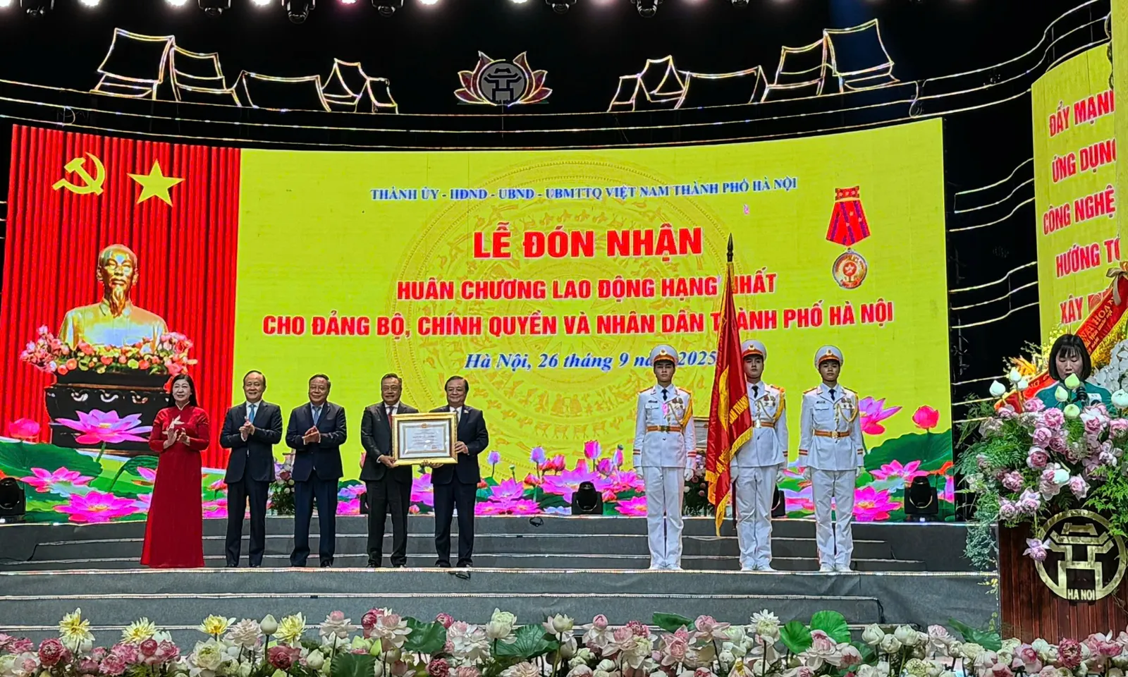 Hà Nội công bố hoàn thành nhiệm vụ xây dựng nông thôn mới, nhận Huân chương Lao động hạng Nhất