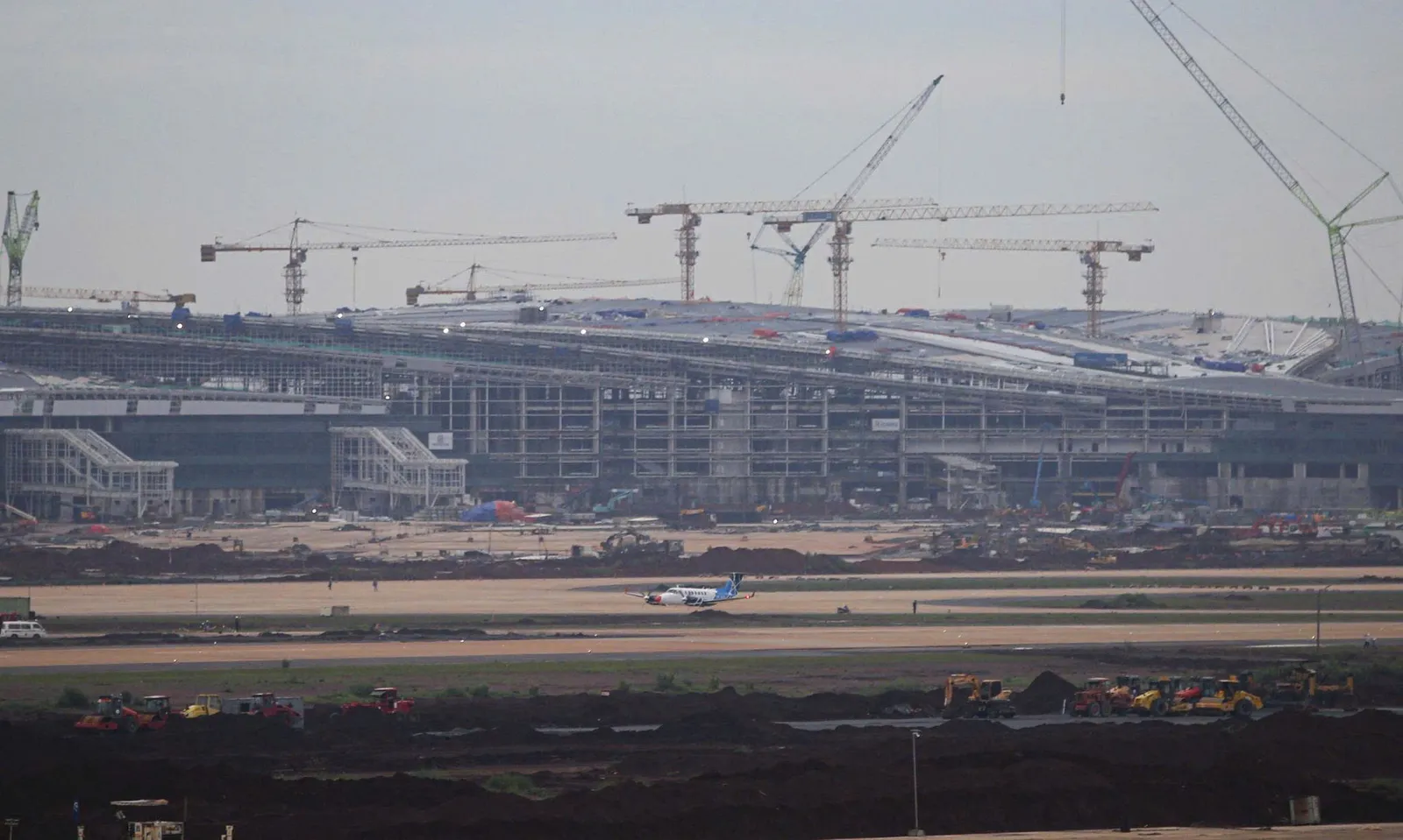 Video clip: Sân bay Long Thành đón chuyến bay hiệu chuẩn đầu tiên