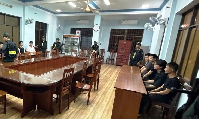 Phát hiện 2 ô tô chở nhiều người Trung Quốc nghi nhập cảnh trái phép