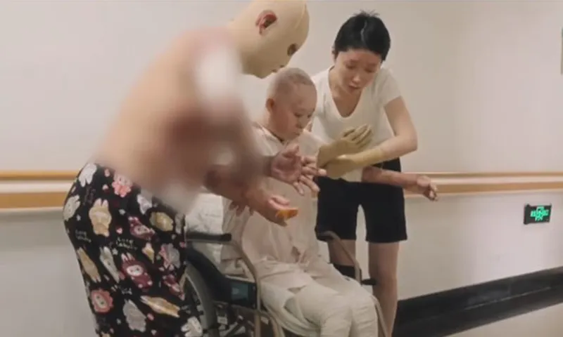 Cả gia đình đã đoàn kết với nhau trong suốt thử thách đau thương này Ảnh Tài liệu phát tay