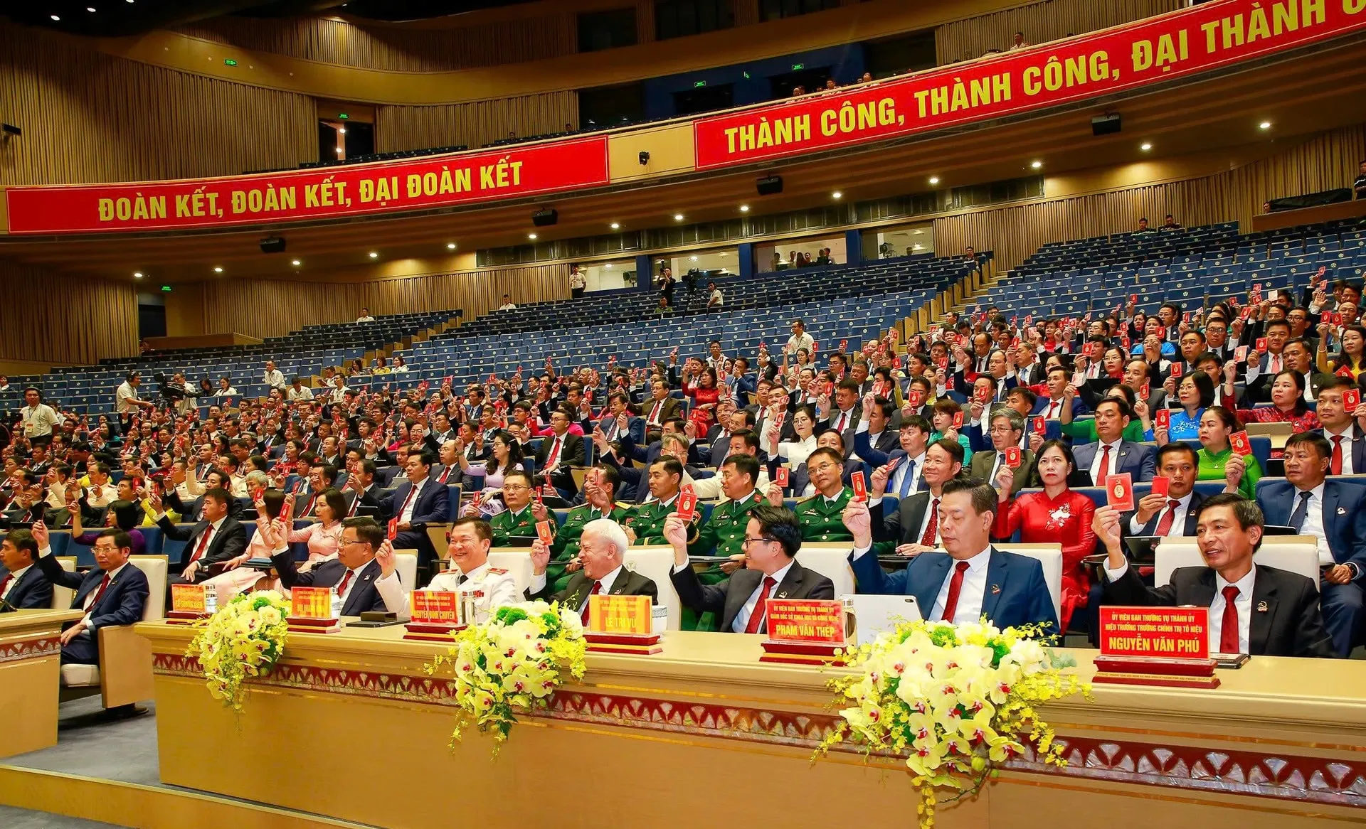 edit-lanh-dao-du-dai-hoi1-17588585405841095456094