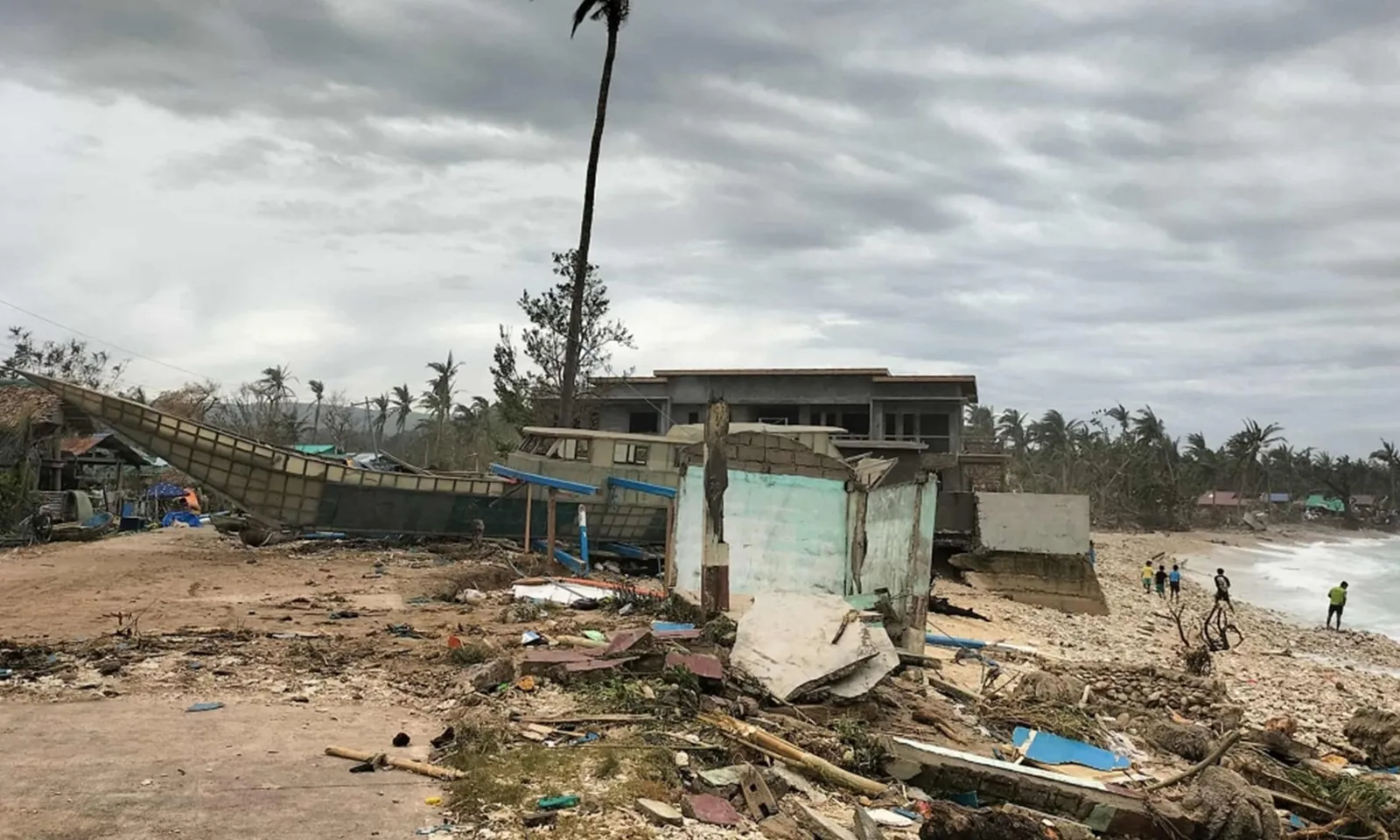 Philippines đóng cửa trường học, hủy nhiều chuyến bay vì cơn bão Bualoi