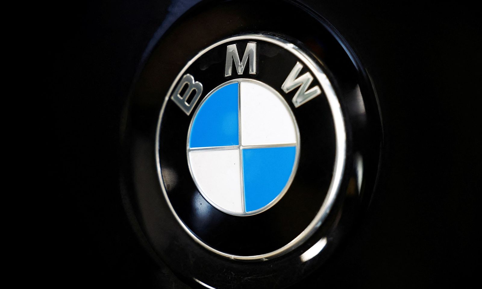 BMW triệu hồi hơn 196.000 xe do lỗi khởi động động cơ