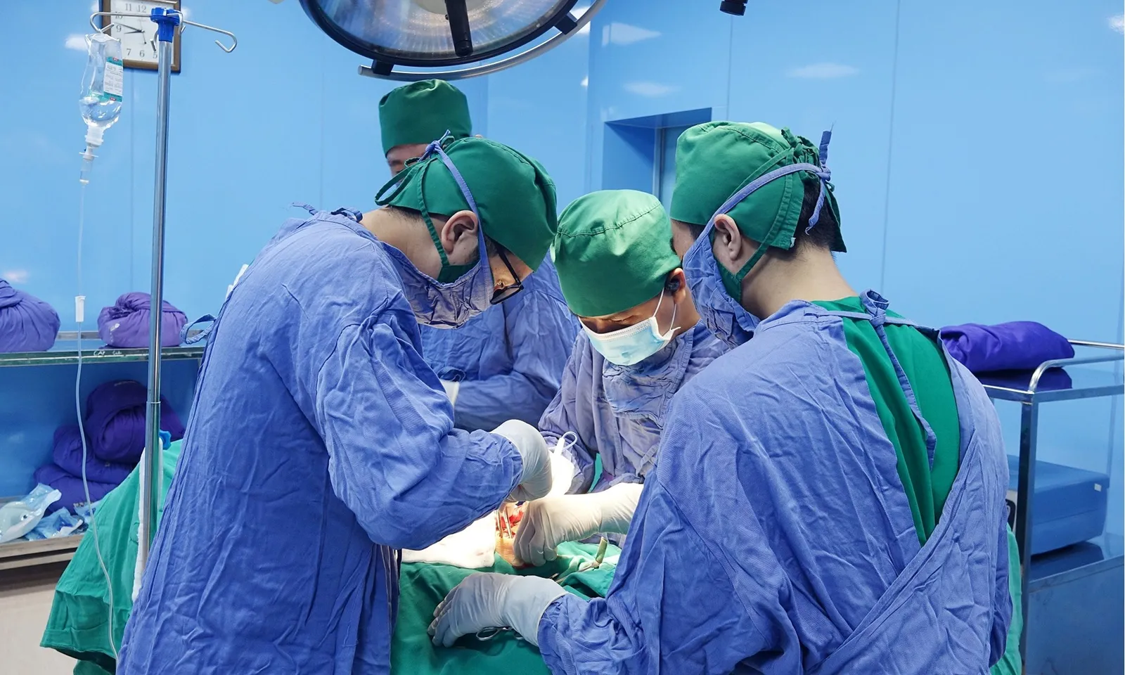 Thành công phẫu thuật ung thư vú cho cụ ông 86 tuổi