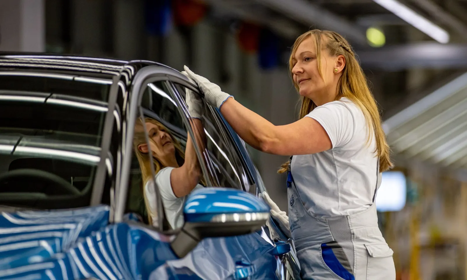 Volkswagen tạm dừng sản xuất tại 2 nhà máy do doanh số chậm lại