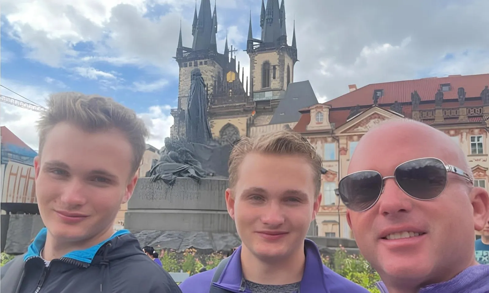 Cha mẹ Mỹ đối mặt “hội chứng tổ trống” khi con rời nhà đi học