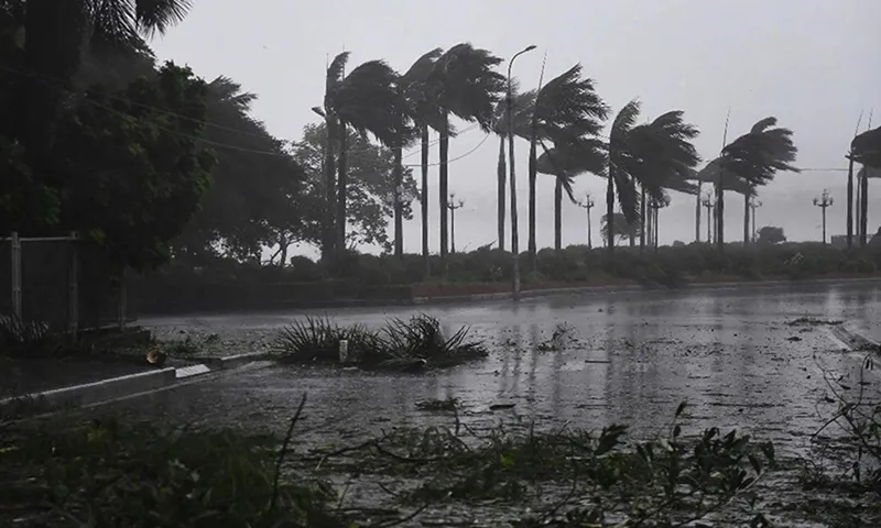 Bộ Xây dựng ra Công điện khẩn ứng phó bão số 10 - Bualoi