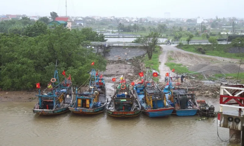 Thủ tướng chỉ đạo ứng phó bão số 10 ở mức cao nhất