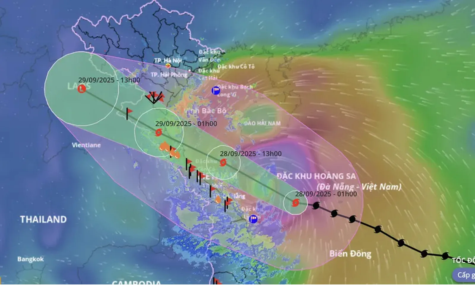 Bão số 10 giật cấp 15, cách Đà Nẵng 150km, miền Trung đối mặt rủi ro thiên tai cấp 4