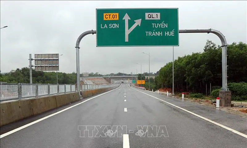 Cao tốc Cam Lộ - La Sơn - Ảnh TTXVN