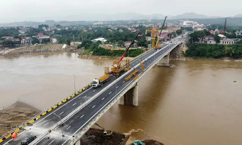Khánh thành cầu Phong Châu sau 1 năm vụ sập cầu Phong Châu cũ 
