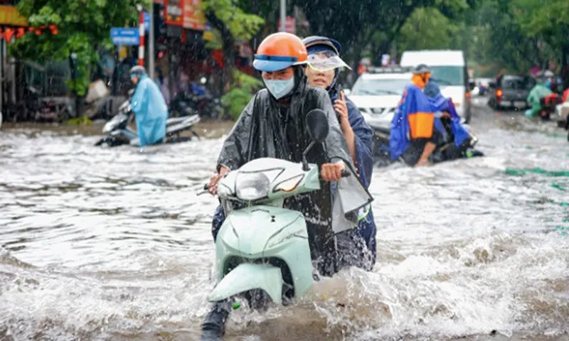 Hà Nội mưa lớn trên 350 mm do bão số 10