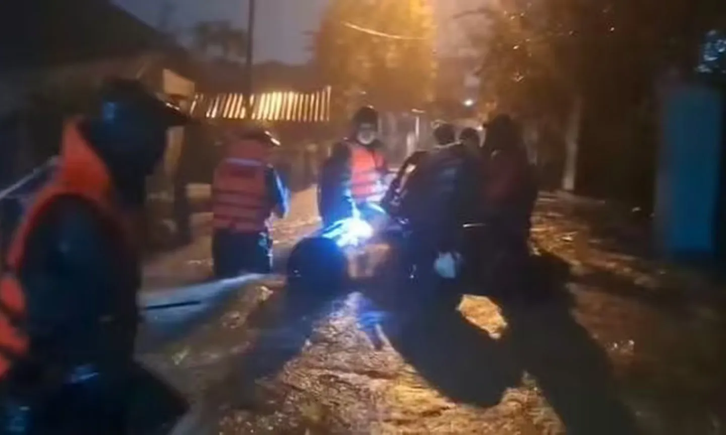 Ảnh hưởng bão số 10, thành phố Huế nhiều nơi ngập sâu