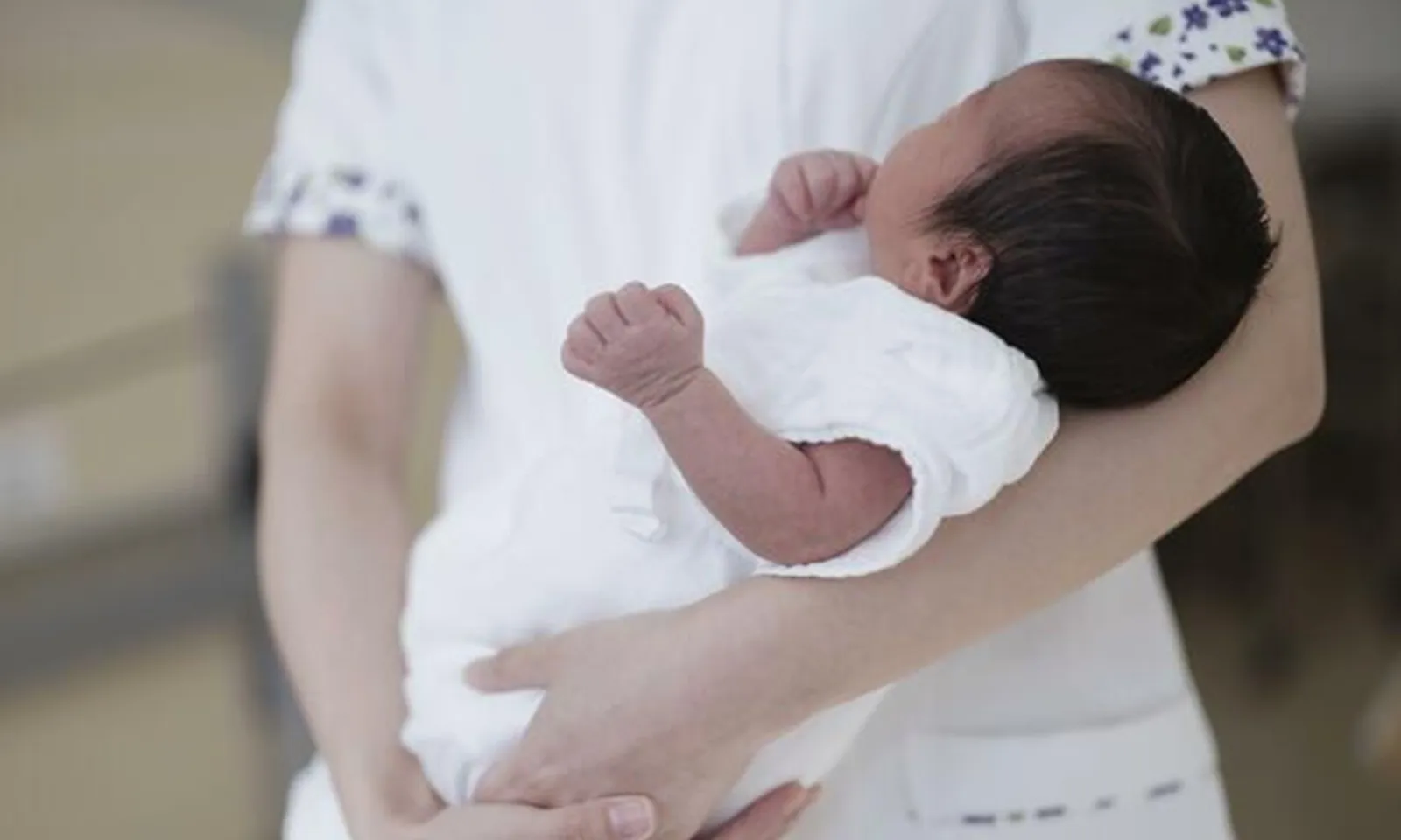 Ngân hàng Nhật Bản buộc nhân viên nghỉ phép chăm con tối thiểu một tháng trong năm