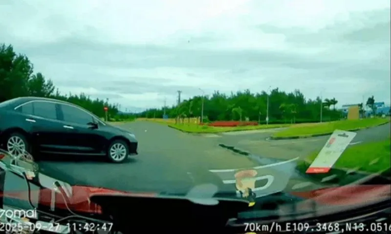 Tài xế xe ô tô biển xanh đi ẩu, bị xử phạt 19 triệu đồng