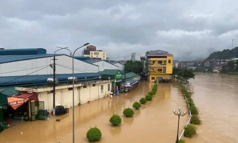 Bão số 10 và mưa lũ khiến 122 người thương vong