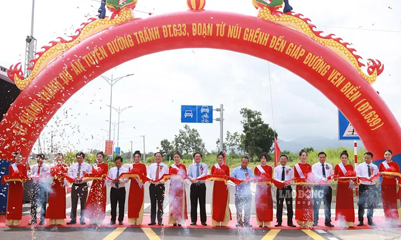 Cắt băng khánh thành Tuyến đường tránh ĐT633, đoạn từ Núi Ghềnh đến giao với đường ven biển ĐT639