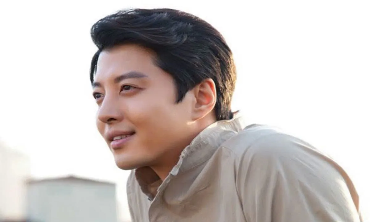 Ngôi sao phim Chuyện Tình Paris mắc bệnh hiếm gặp, hít thở cũng thấy đau