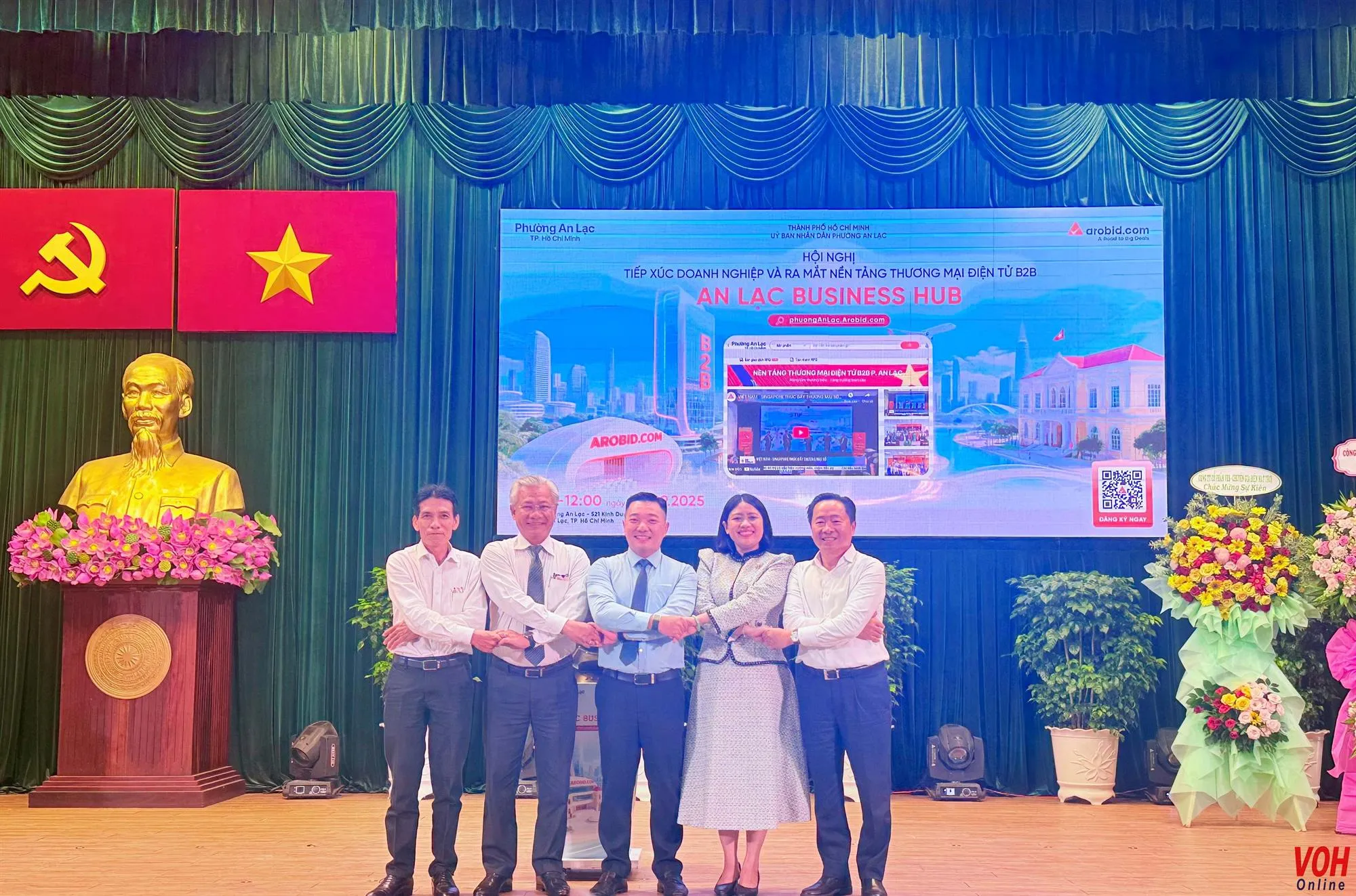 lanh-dao-khai-truong-van-hanh-nen-tang_20250930134641