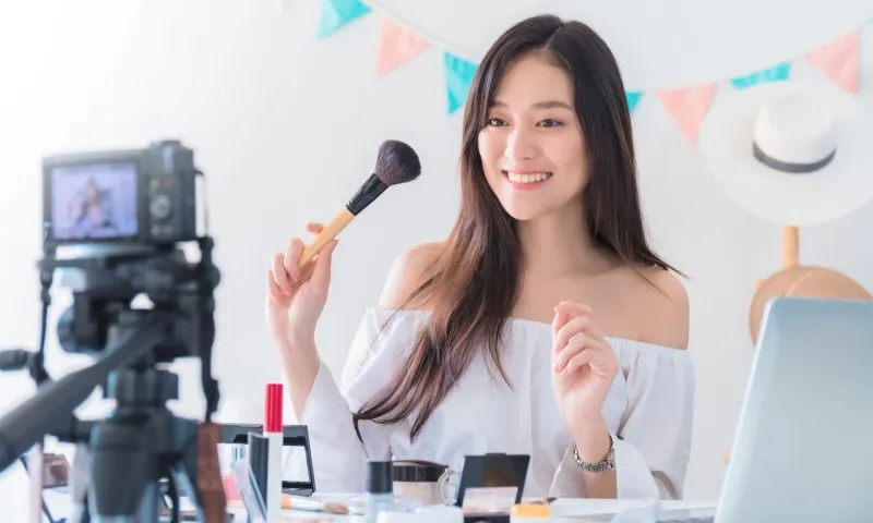 Khó chặn hàng giả tràn lan trên livestream