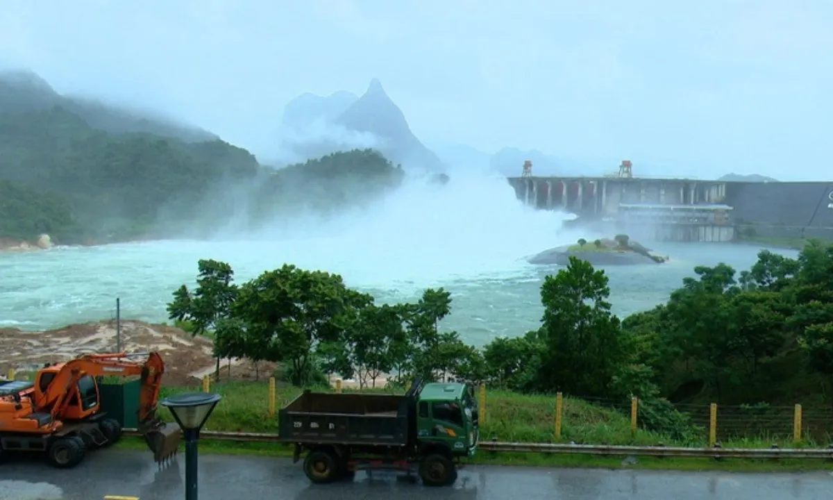 Trung Quốc xả lũ thủy điện, Việt Nam cấp tập ứng phó