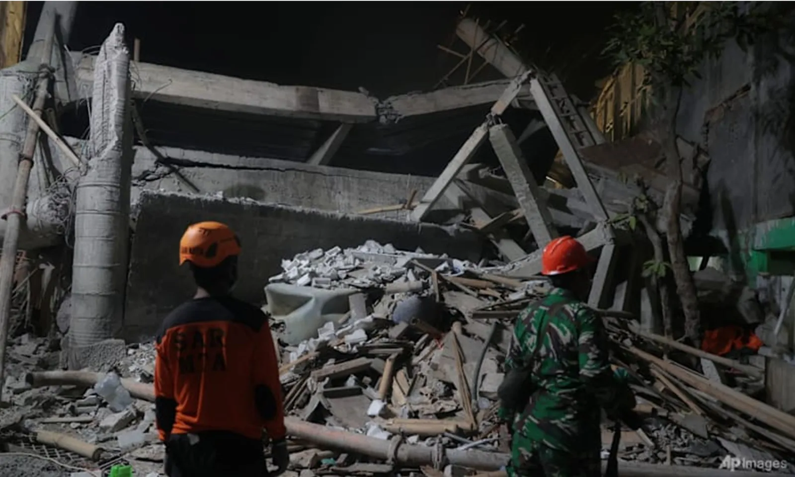 Sập trường học Indonesia: 1 người chết, gần 80 người phải sơ tán