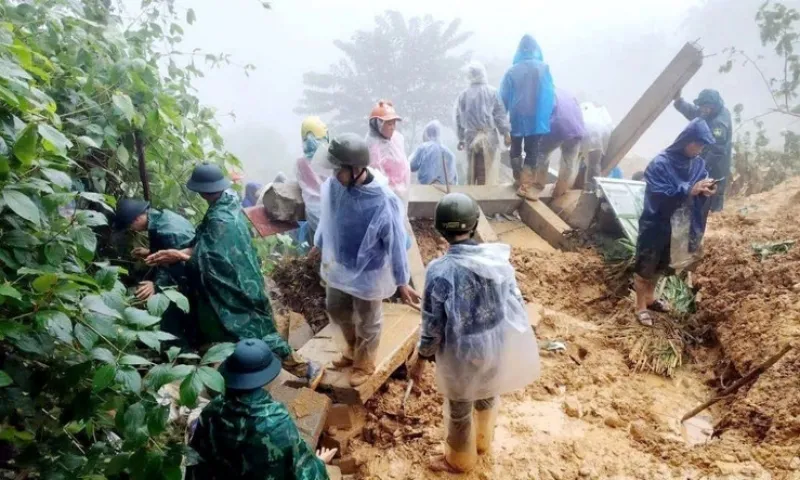Sạt lở nghiêm trọng ở Tuyên Quang