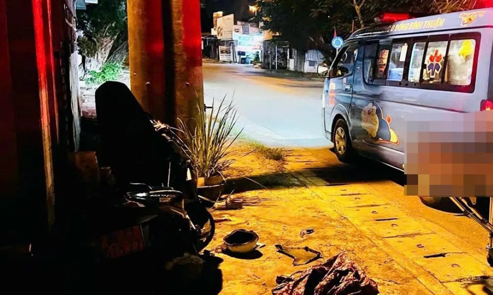 Phát hiện người đàn ông nằm bất động bên đường, tử vong sau đó