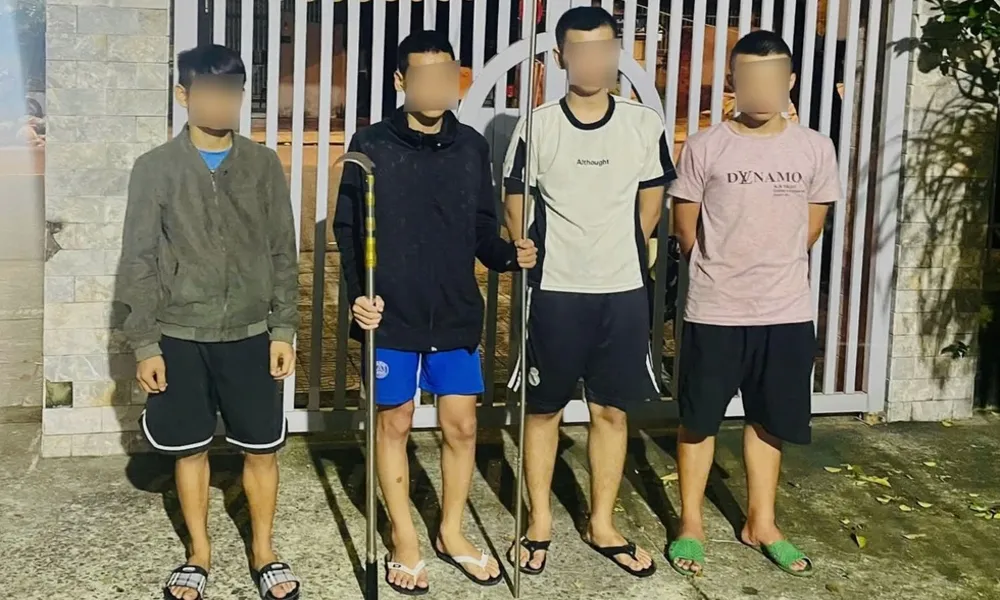  Xử lý nhóm thanh thiếu niên mang hung khí quay clip mạng xã hội
