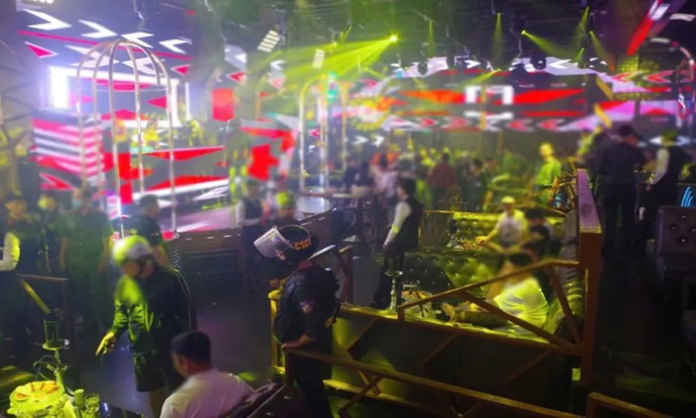 Hai đối tượng bị tạm giữ vì tổ chức sử dụng ma túy tại quán bar