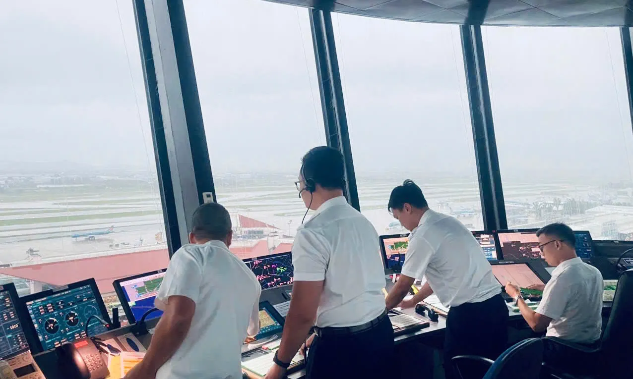 Mưa dông lớn kéo dài ngày 30/9 gây xáo trộn hàng loạt chuyến bay tại Nội Bài