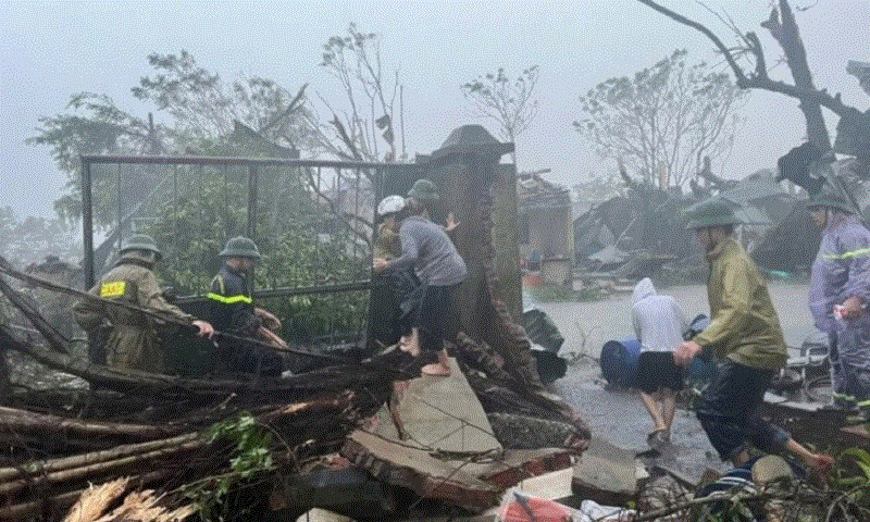 Bão số 10 và mưa lũ làm 53 người chết và mất tích