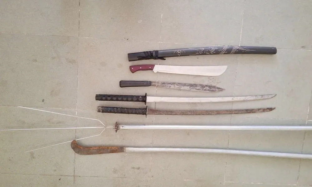 Hơn chục thiếu niên bị triệu tập vì mang hung khí, chạy xe tốc độ cao