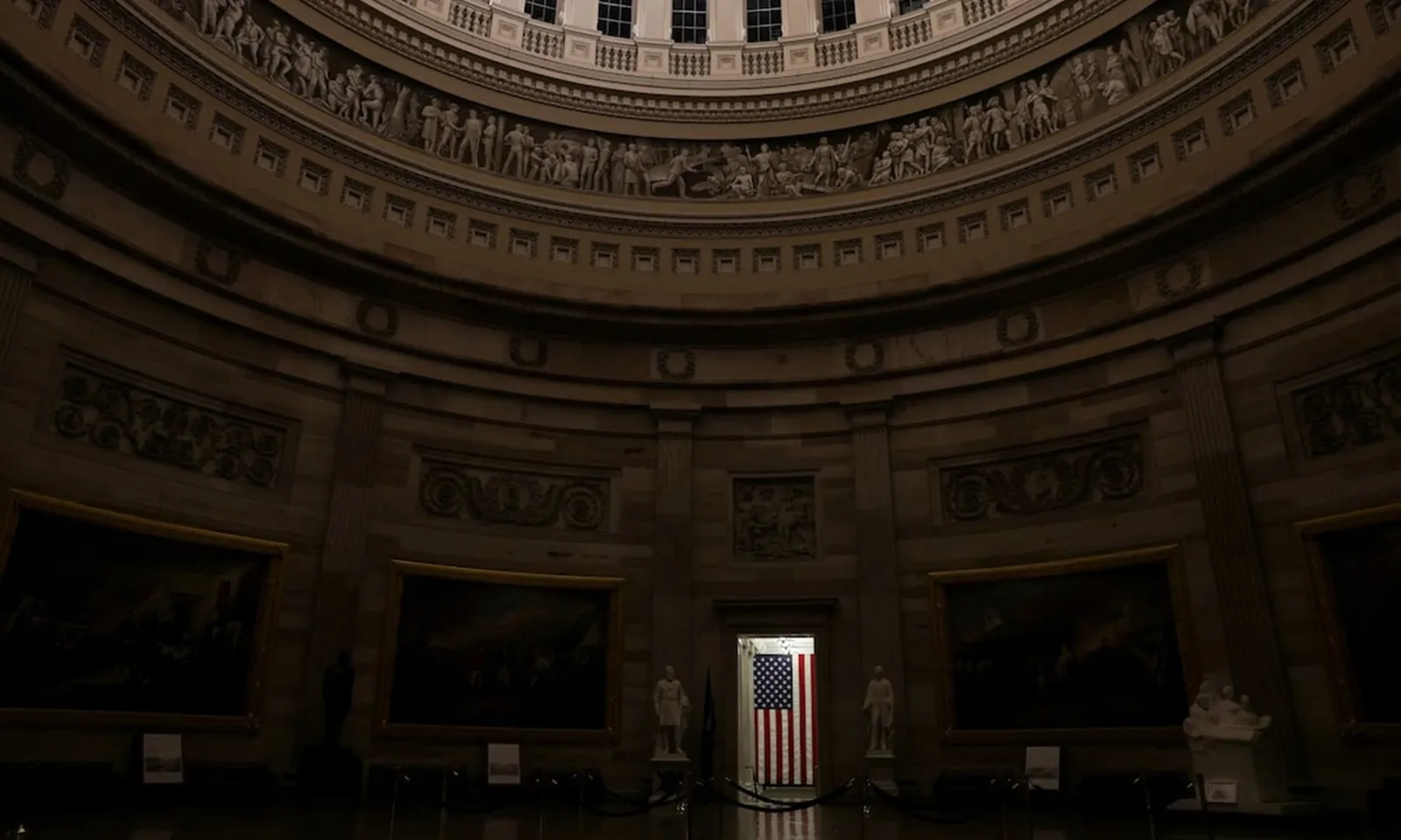 Chính phủ Mỹ chính thức đóng cửa phần lớn hoạt động vào ngày 1/10