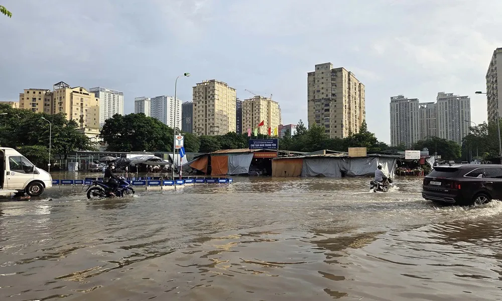 Hà Nội sáng 1/10 còn hơn 20 điểm ngập sau mưa lớn