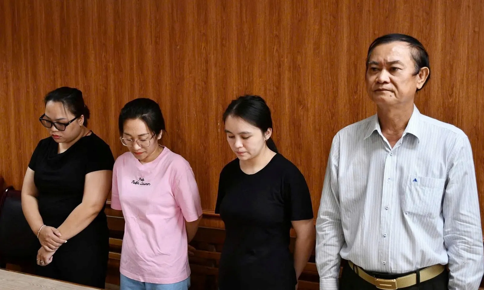 Khởi tố các giám đốc, nhân viên Phòng khám Đa khoa Quốc tế Đà Nẵng về tội lừa dối khách hàng