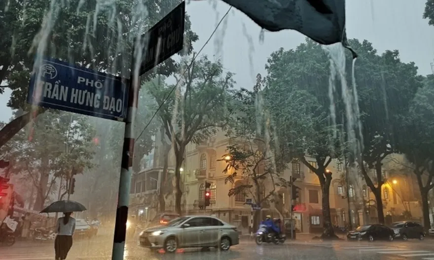 Thời tiết ngày 1/10: Mưa lớn tiếp diễn tại Hà Nội và nhiều khu vực Bắc Bộ