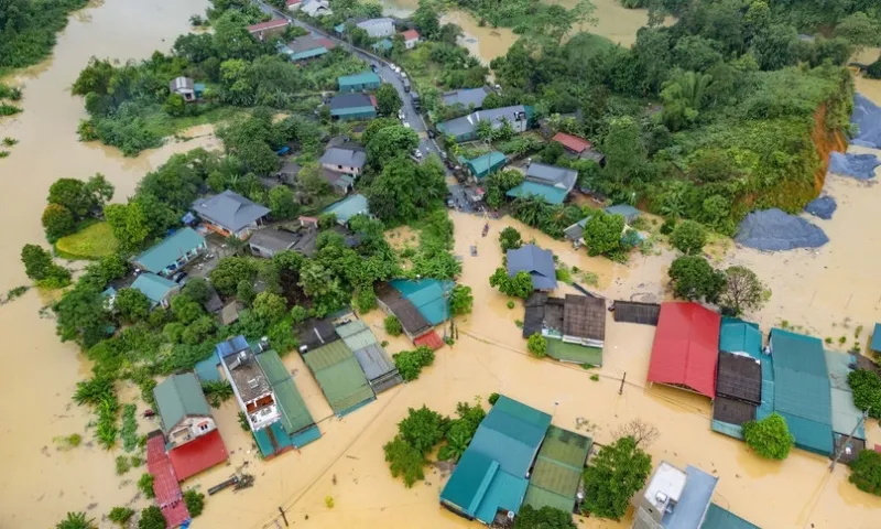 Bão số 10 gây thiệt hại hơn 8.700 tỷ đồng