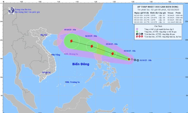 Áp thấp nhiệt đới gần Biển Đông có khả năng mạnh lên thành bão